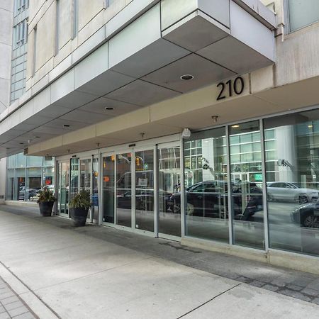 Modern 2-Bedroom Condo W Floor To Ceiling Windows Toronto Bagian luar foto