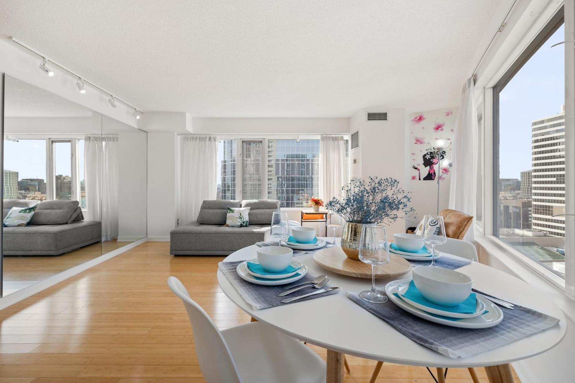 Modern 2-Bedroom Condo W Floor To Ceiling Windows Toronto Bagian luar foto